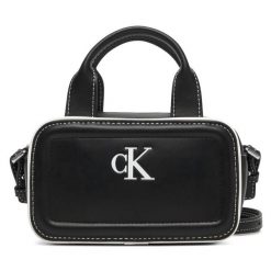 Torebka Calvin Klein. Czarne torebki klasyczne Calvin Klein, bez wzorów, klasyczne, bez dodatków. Za 369.99 zł.