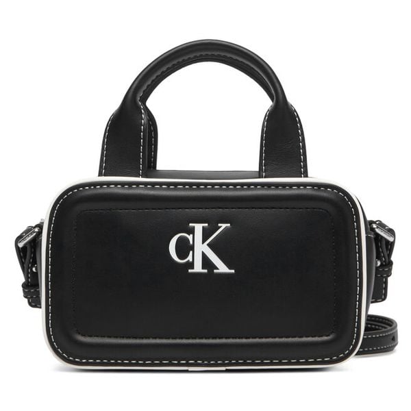 Torebka Calvin Klein. Czarne torebki klasyczne Calvin Klein, bez wzorów, klasyczne, bez dodatków. Za 369.99 zł.