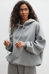 Bluza typu oversize z ociepleniem w kolorze GREY MELANGE - AMBERLY. Szare bluzy z kapturem Marsala, m, bez wzorów, z bawełny, bez kaptura. Za 299.90 zł.