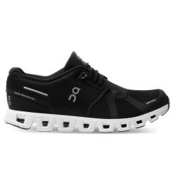 Buty do biegania damskie On Running Cloud 5 Czarne. Białe buty do biegania On Running, bez wzorów, z materiału, bez zapięcia, do biegania. Za 850.99 zł.