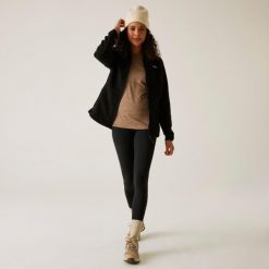 Bluza damska z kapturem Elinn. Czarne bluzy z polaru Regatta, bez wzorów, z polaru, trekkingowe. W wyprzedaży za 257.00 zł.