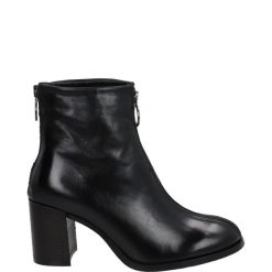 BOTKI DAMSKIE P26202 NERO. Botki Venezia, bez wzorów, ze skóry, bez obcasa, bez zapięcia. Za 359.00 zł.