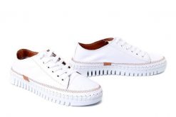 BOCCATO 272.1809 white, półbuty damskie. Białe półbuty wsuwane Boccato, bez wzorów, ze skóry, bez obcasa. Za 239.90 zł.