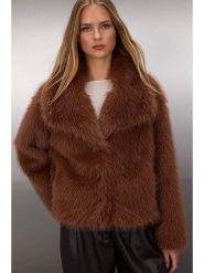 Trendyol Kurtka pluszowa w kolorze brązowym rozmiar: S. Brązowe kurtki Trendyol, s, bez wzorów, bez kaptura. Za 161.73 zł.