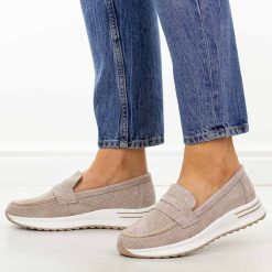 Beżowe skórzane mokasyny damskie Filippo Dp6750/26. Brązowe mokasyny Filippo, bez wzorów, z jeansu, z okrągłym noskiem. Za 219.00 zł.