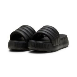 Puma Klapki Karmen Slide Puffy 39539901. Czarne klapki Puma, bez wzorów, z materiału, bez obcasa, bez zapięcia. Za 159.00 zł.