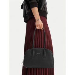 Torebka GINO ROSSI. Czarne torebki klasyczne Gino Rossi, bez wzorów, klasyczne, bez dodatków. Za 399.99 zł.