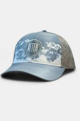 Czapka Trucker Unisex dla dorosłych - Bleached Blue. Niebieskie czapki z daszkiem AFTER ESSENTIALS, z aplikacjami, z poliesteru, wizytowe. Za 79.20 zł.
