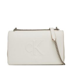Torebka Calvin Klein Jeans. Białe kopertówki Calvin Klein Jeans, bez wzorów, z jeansu, wizytowe, bez dodatków. Za 649.99 zł.