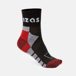 Skarpety sportowe Fiori: wszechstronność i wsparcie przy każdym ruchu, komfort i. Czarne skarpetki IZAS, bez wzorów. Za 130.39 zł.