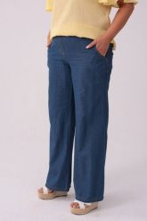Jeansowe spodnie Emilia PLUS SIZE XXL LATO. Czerwone spodnie materiałowe Nasi partnerzy, bez wzorów, z bawełny, eleganckie. Za 199.90 zł.
