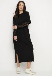 Czarna Bawełniana Sukienka T-shirt z Rozcięciami i Koronkowymi Rękawami Fenisia. Czarne sukienki Born2be, na spotkanie biznesowe, uniwersalny, bez wzorów, z bawełny, eleganckie, bez kołnierzyka, bez ramiączek, midi. Za 109.99 zł.