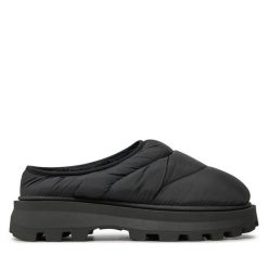 Kapcie Steve Madden. Czarne kapcie Steve Madden, bez wzorów. Za 359.99 zł.