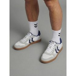Buty Hummel Handball Perfekt NS. Białe buty treningowe Hummel, bez wzorów, bez zapięcia, do piłki ręcznej. Za 320.50 zł.
