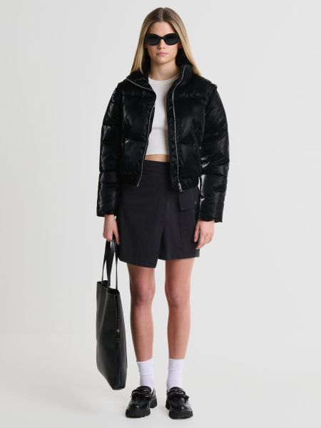 Spódnica damska mini na zakładkę z kieszeniami czarna Brunilda 906. Czarne spódnice BIG STAR, do pracy, l, bez wzorów, z bawełny, biznesowe, mini. W wyprzedaży za 99.99 zł.