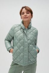 Krótka, pikowana kurtka oliwkowa. Zielone kurtki MOODO, m, bez wzorów, z poliamidu, bez kaptura. Za 219.99 zł.