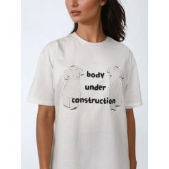 Biały T-shirt Damski - Body Under Construction BeShaped. Białe t-shirty BESHAPED, bez wzorów, z bawełny, sportowe, bez kołnierzyka, bez ramiączek. Za 199.00 zł.