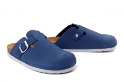 DR. BRINKMANN 600101-51 hellblau, klapki damskie. Niebieskie klapki Dr. Brinkmann, bez wzorów, ze skóry, bez obcasa, bez zapięcia. Za 284.90 zł.