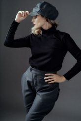 Golf Kosmopolitka Czarny. Czarne swetry Hultaj Polski, na jesień, l, bez wzorów, z bawełny, biznesowe, bez ramiączek. Za 249.00 zł.