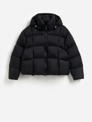 Pikowana kurtka z puchem - czarny. Czarne kurtki Reserved, l, bez wzorów, z puchu, bez kaptura. Za 499.99 zł.