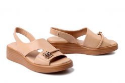 BOMBONELLA P028 19602 534 beżowy, sandały damskie. Brązowe sandały Bombonella, bez wzorów, ze skóry, bez obcasa, na koturnie, bez zapięcia. Za 242.17 zł.