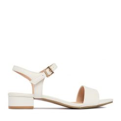 Sandały JENNY. Białe sandały Jenny, bez wzorów, bez obcasa, na płaskiej podeszwie, bez zapięcia. Za 99.99 zł.