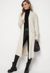 Jasnobeżowy Długi Klasyczny Kardigan z Wiskozą i Bawełną Wykończony Kieszeniami Meriwin. Brązowe swetry Born2be, plus size, bez wzorów, z bawełny, eleganckie, plus size, bez ramiączek. W wyprzedaży za 93.49 zł.