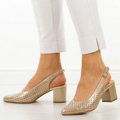 Złote ażurowe czółenka damskie M.Daszyński 2263A-7. Żółte czółenka M.Daszyński, na lato, w ażurowe wzory, ze skóry, casualowe, bez obcasa, na słupku, bez zapięcia. Za 169.00 zł.