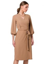 Stylove Sukienka w kolorze beżowym rozmiar: M. Brązowe sukienki Stylove, m, bez wzorów, z tkaniny, bez kołnierzyka, bez ramiączek, midi, kopertowe. Za 304.95 zł.