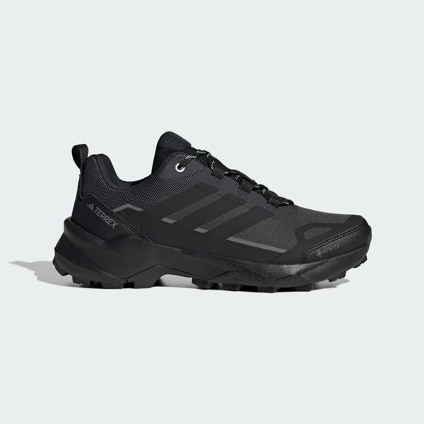 Buty Terrex Skychaser AX5 GORE-TEX Hiking. Czarne buty trekkingowe adidas, bez wzorów, z gore-texu, bez zapięcia, wspinaczkowe, gore-tex. Za 529.00 zł.
