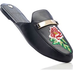 Klapki bonprix czarny. Klapki marki NABAIJI. Za 59.99 zł.