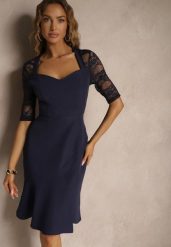 Granatowa Dopasowana Sukienka Vices o Asymetrycznym Fasonie Zdobiona Koronką Natileira. Niebieskie sukienki Renee, na spotkanie biznesowe, l, z aplikacjami, z koronki, eleganckie, z asymetrycznym kołnierzem, bez ramiączek, midi, asymetryczne. W wyprzedaży za 99.99 zł.