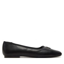 Baleriny DKNY. Czarne baleriny DKNY, bez wzorów, bez obcasa, bez zapięcia. Za 539.99 zł.