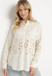 Jasnobeżowa Koszula z Lnem o Kroju Oversize z Ażurowymi Zdobieniami Dannilea. Brązowe koszule Born2be, m, z aplikacjami, z bawełny, klasyczne, bez kołnierzyka, bez ramiączek. W wyprzedaży za 110.49 zł.