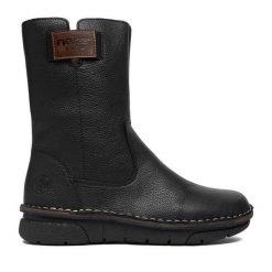 Botki Rieker. Czarne botki Rieker, bez wzorów, bez obcasa, na płaskiej podeszwie, bez zapięcia. Za 439.99 zł.