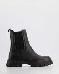 CZARNE SZTYBLETY 00363305 BLACK. Czarne botki Venezia, bez wzorów, ze skóry, bez obcasa, bez zapięcia. Za 319.00 zł.