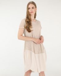 Sukienka z koronką. Sukienki Unisono, l, w ażurowe wzory, z koronki, bez kołnierzyka, bez ramiączek, mini. Za 149.00 zł.