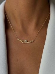 Les Favorites Pozłacany naszyjnik z elementem ozdobnym - dł. 40 cm rozmiar: onesize. Niebieskie naszyjniki Les Favorites, z materiału, z cyrkonią, pozłacane. Za 108.99 zł.