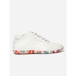 Buty sportowe damskie TBS Mid-cut. Białe buty sportowe lifestyle TBS, bez wzorów, sportowe, bez zapięcia. Za 480.50 zł.