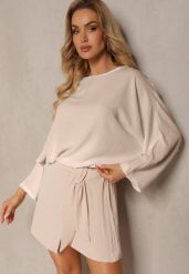 Beżowe Szorty z Gumką w Talii i Lampasami z Falbanką o Asymetrycznym Wykończeniu Laventa. Brązowe szorty Renee, bez wzorów, eleganckie. W wyprzedaży za 43.99 zł.