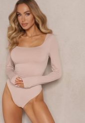 Beżowe Body Longsleeve o Dopasowanym Kroju z Kwadratowym Dekoltem Sesadiel. Brązowe body i gorsety Renee, bez wzorów, z jeansu, bez ramiączek. W wyprzedaży za 47.99 zł.