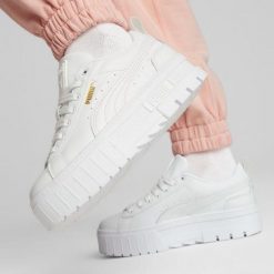 Buty damskie sneakersy sportowe skórzane na platformie PUMA MAYZE CLASSIC WNS 38. Białe buty treningowe Puma, bez wzorów, bez zapięcia. Za 259.00 zł.