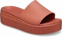 Klapki Dla Dorosłych Crocs Brooklyn Slide. Brązowe klapki Crocs, bez wzorów, z materiału, bez obcasa, bez zapięcia. Za 181.99 zł.