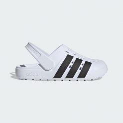 Klapki Adilette Clog 2.0. Białe klapki adidas, bez wzorów, sportowe, bez obcasa, bez zapięcia. Za 199.00 zł.