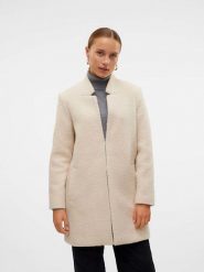 Vero Moda Płaszcz "Katrine" w kolorze beżowym rozmiar: M. Brązowe płaszcze Vero Moda, m, bez wzorów, bez kaptura. Za 101.23 zł.