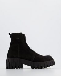 BOTKI Z NUBUKU G235K22 BLACK. Czarne botki Venezia, bez wzorów, z nubiku, bez obcasa, bez zapięcia. Za 299.00 zł.
