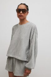 Bluza z dzianiny strukturalnej w kolorze COOL GREY - PRIZM- UNI. Szare bluzy Marsala, m, bez wzorów, z bawełny, bez kaptura. Za 249.90 zł.
