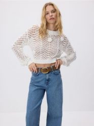 Sweter z różami - biały. Białe swetry Reserved, l, bez wzorów, z bawełny, bez ramiączek. Za 179.99 zł.
