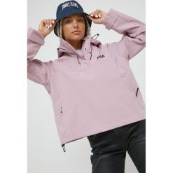 Fila kurtka damska kolor różowy. Czerwone kurtki Fila, l, bez wzorów, bez kaptura. W wyprzedaży za 379.99 zł.
