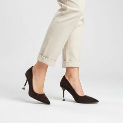 Czółenka damskie Chebello eleganckie zamszowe na wysokiej szpilce brązowe 5021_-105-000-PSK-S423. Brązowe czółenka CheBello, bez wzorów, z zamszu, eleganckie, bez obcasa, na szpilce, bez zapięcia. Za 539.00 zł.